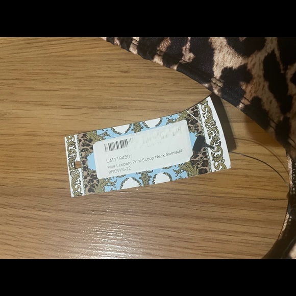 Boohoo boohoo boohoo boohoo boohoo leopard/cheetah print one piece swim suit - Picture 3 of 4